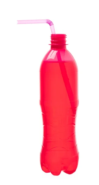 Plastikflasche Himbeergetränk isoliert auf weißem Hintergrund — Stockfoto