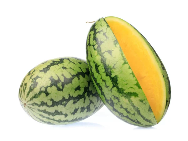 Frische gelbe Wassermelonenscheibe isoliert auf weißem Hintergrund — Stockfoto