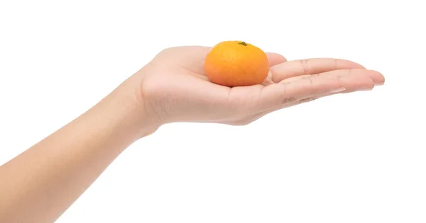 Mano sosteniendo naranja aislado sobre fondo blanco — Foto de Stock