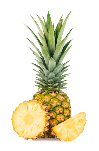 Tranche d'ananas isolée sur fond blanc. — Photo