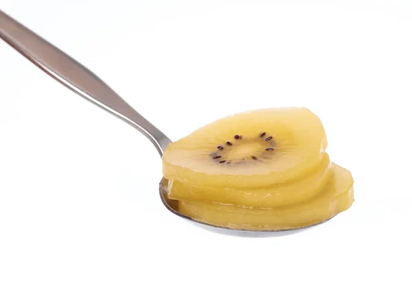 Ανοξείδωτο κουτάλι της φέτα χρυσό ακτινίδιο απομονώνονται σε λευκό φόντο — Φωτογραφία Αρχείου