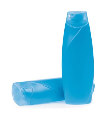 iki plastik şişe şampuan beyaz arka plan üzerinde izole