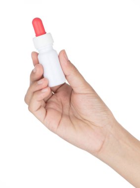 El ele tutuşan İlaç Düşürücü beyaz arkaplanda izole edildi