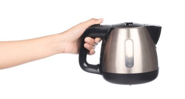 Elektrik paslanmaz çelik çaydanlık beyaz zemin üzerinde izole