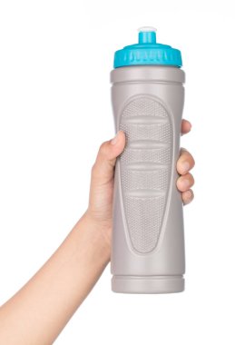 Beyaz sırt çantasına izole edilmiş plastik su şişesi.