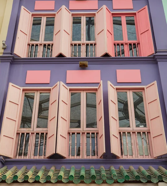 Colored wood windows of the building colorful background. — 图库照片