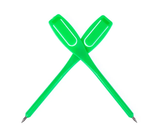 Dwa zielone ołówki izolowane na białym tle — Zdjęcie stockowe