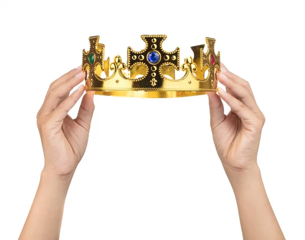 Mão segurando coroa dourada isolado em um fundo branco — Fotografia de Stock