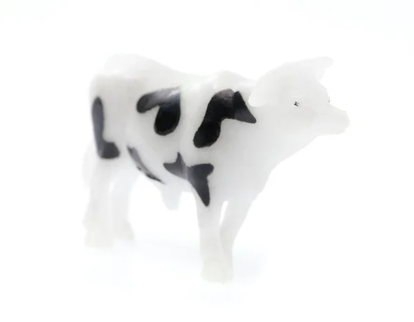 白色背景儿童专用奶牛塑料玩具 — 图库照片