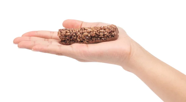 Mano sosteniendo barra de cereales aislada sobre fondo blanco —  Fotos de Stock