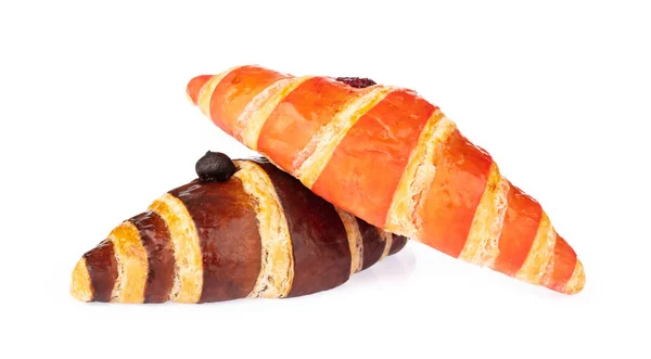 Skivad croissant med jordgubbssylt isolerad på vit backgroun — Stockfoto