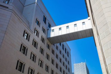 Modern şehirde binalar,