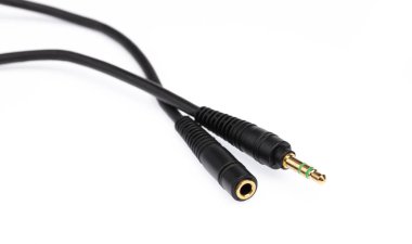 Beyaz arkaplanda kablo izole edilmiş ses oynatıcısı.