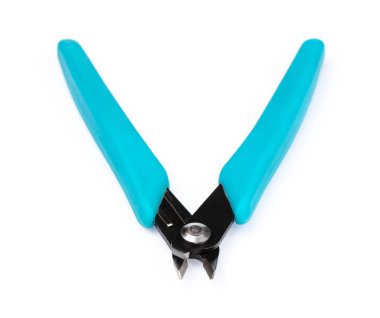 Yan kesme pensesi beyaz arkaplanda izole edildi