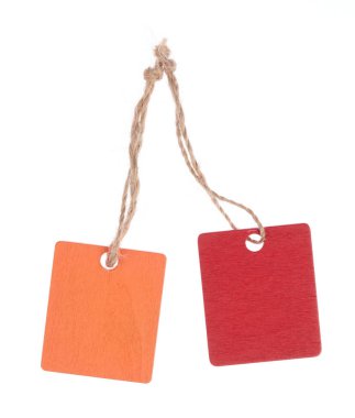 Beyaz arkaplanda boş bir isim etiketi var