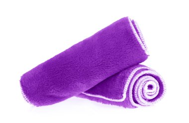 Mor mendil mikrofiber beyaz zemin üzerinde izole edildi