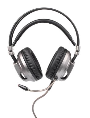 Beyaz arkaplanda izole kulaklıklar