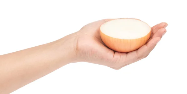 Trzymanie połowy świeżej cebuli na białym tle — Zdjęcie stockowe