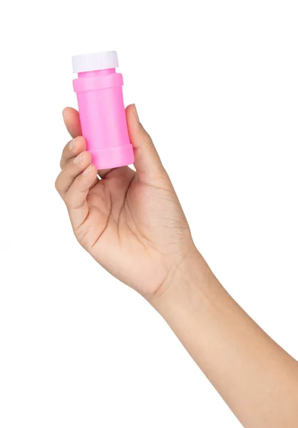 Mano sosteniendo botella de plástico rosa aislado sobre fondo blanco — Foto de Stock