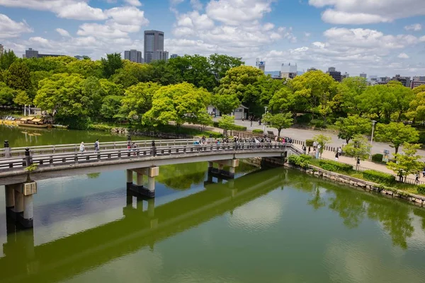 Osaka, Japan-May 10, 2018: An top view bridge of Osaka castle an — Stockfoto