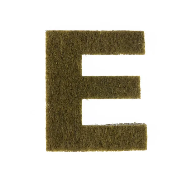 Alfabeto E é feito de feltro isolado no fundo branco . — Fotografia de Stock