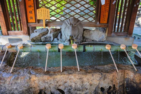 Water bamboo bowl for cleaning hand and mouth before worship in — 图库照片