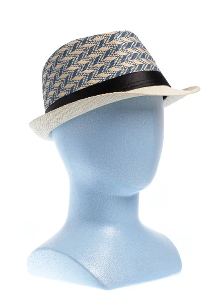 Καπέλο ύφανση σε μοντέλο κεφαλής μανεκέν απομονώνονται σε λευκό φόντο — Φωτογραφία Αρχείου