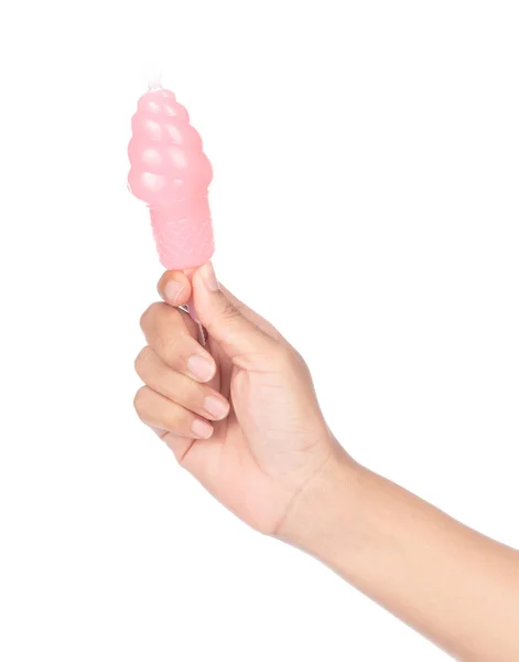 Mão segurando geleia em recipientes de plástico forma sorvete isolado — Fotografia de Stock