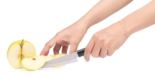 Corte manual de manzana por cuchillo aislado sobre fondo blanco —  Fotos de Stock