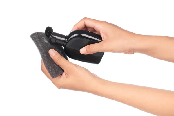 Ręczne trzymanie butelki wosk produkt ochrony z czarnej gąbki iso — Zdjęcie stockowe