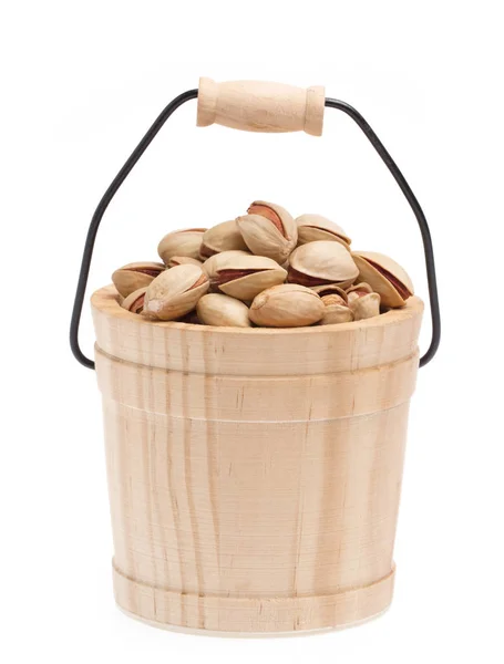 Wood tank of Pistachio nuts isolated on a white background — 图库照片