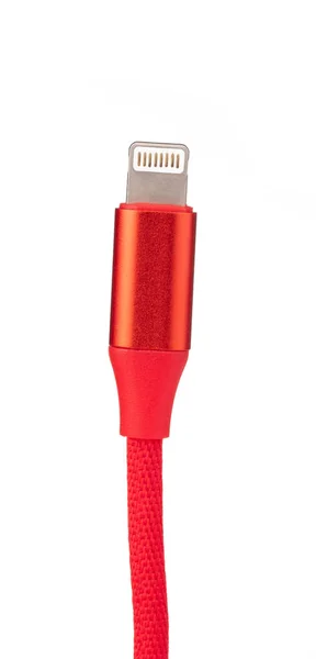 Cable USB rojo para smartphone aislado sobre fondo blanco . —  Fotos de Stock