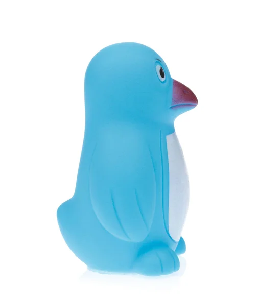 Műanyag játék állat pingvin izolált fehér alapon — Stock Fotó