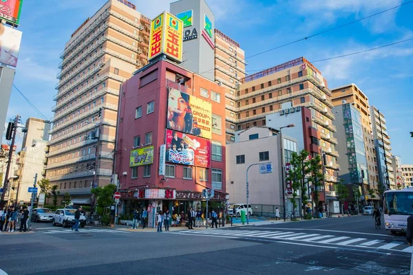 OSAKA, GIAPPONE - 10 MAGGIO 2018: Il distretto di Shinsekai è strada . — Foto Stock