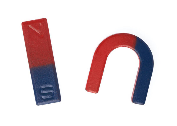 U формы стальной магнит изолирован на белом фоне
