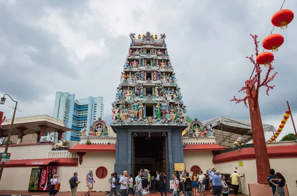 Szingapúr - 2017. február 18.: Sri Mariamman hindu templom a kínai negyedben — Stock Fotó