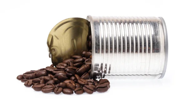 Алюминиевая банка кофейных зерен изолированы на белом фоне — стоковое фото