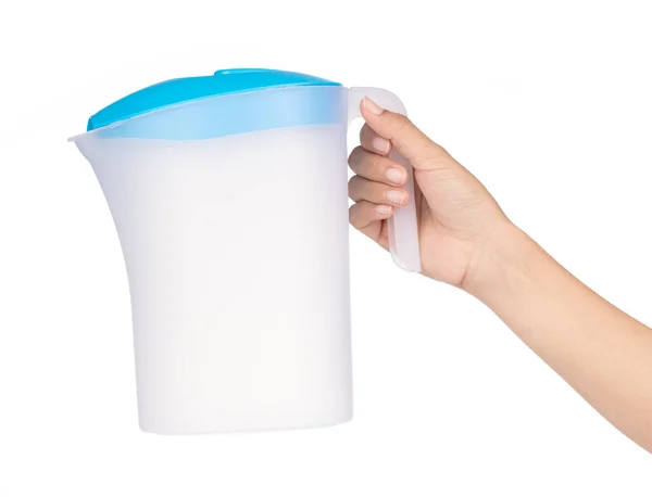 Mão segurando jarro de plástico isolado no fundo branco — Fotografia de Stock