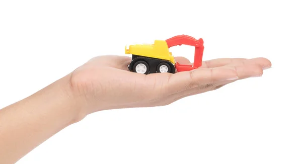 Mão segurando O trator de brinquedo isolado em um fundo branco . — Fotografia de Stock