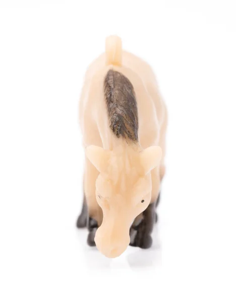 Cavalo de brinquedo feito de plástico isolado sobre fundo branco — Fotografia de Stock