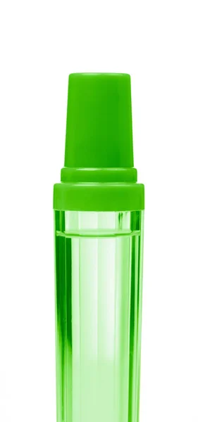 Пляшка парфумів ізольована на білому тлі — стокове фото