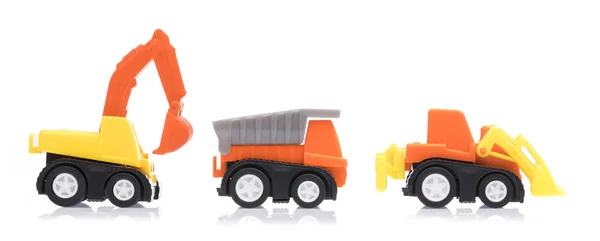 Набор игрушечного мусоровоза с трактором, изолированным на белом спинке — стоковое фото