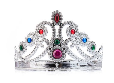 Beyaz arka plan üzerinde izole mücevher ile gümüş crown