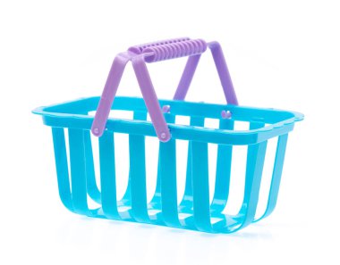 beyaz arkaplanda izole edilmiş oyuncak sepeti