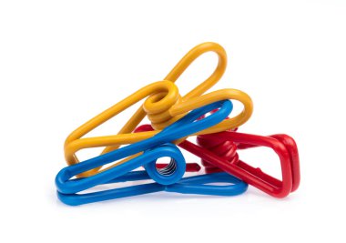 Beyaz arkaplanda izole edilmiş tel yay hortumu klipleri