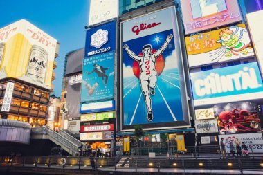Osaka, Japonya - 10 Mayıs 2018: Namba 'da Dotonbori 