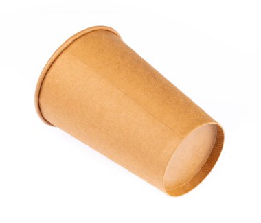 Kağıt bardak beyaz arkaplanda izole