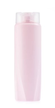 Beyaz arkaplanda izole edilmiş saç kremi şişesi. 