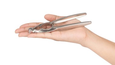 Beyaz arka planda izole edilmiş yengeçler için pense tutuşu