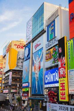 Osaka, Japonya - 10 Mayıs 2018: Namba 'da Dotonbori 